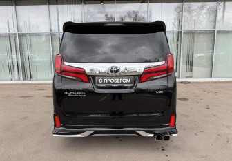 Подержанный автомобиль Toyota Alphard 2018 года (6 фото)