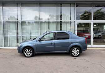 Подержанный автомобиль Renault Logan Sedan 2010 года (8 фото)
