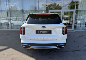 Подержанный автомобиль Kia Sorento 2021 года (6 фото)