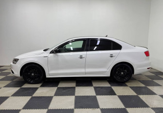 Подержанный автомобиль Volkswagen Jetta Sedan 2012 года (8 фото)