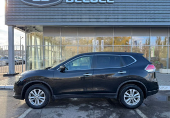 Подержанный автомобиль Nissan X-Trail 2016 года (8 фото)