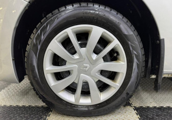 Подержанный автомобиль Renault Logan Sedan 2016 года (12 фото)