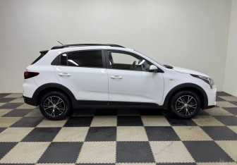 Подержанный автомобиль Kia Rio Hatchback 2021 года (4 фото)