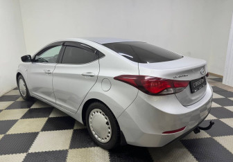 Подержанный автомобиль Hyundai Elantra Sedan 2014 года (7 фото)