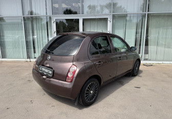 Подержанный автомобиль Nissan March Hatchback 2004 года (5 фото)