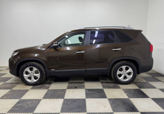 Подержанный автомобиль Kia Sorento 2015 года (8 фото)