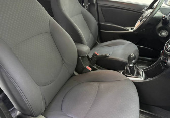 Подержанный автомобиль Hyundai Solaris Hatchback 2014 года (9 фото)