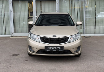 Подержанный автомобиль Kia Rio Hatchback 2013 года (2 фото)