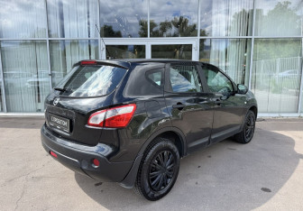 Подержанный автомобиль Nissan Qashqai 2013 года (5 фото)