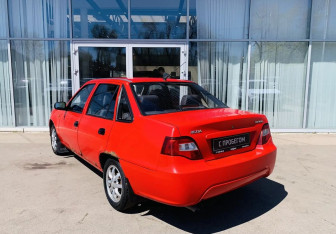 Подержанный автомобиль Daewoo Nexia Sedan 2010 года (7 фото)
