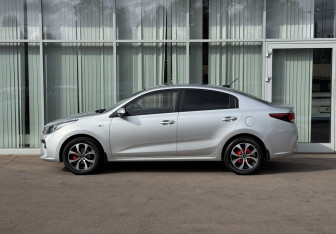 Подержанный автомобиль Kia Rio Sedan 2017 года (8 фото)