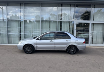 Подержанный автомобиль Mitsubishi Lancer Sedan 2006 года (8 фото)