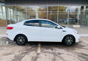 Подержанный автомобиль Kia Rio Sedan 2015 года (4 фото)