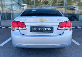 Подержанный автомобиль Chevrolet Cruze Sedan 2010 года (6 фото)