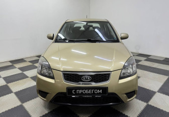 Подержанный автомобиль Kia Rio Hatchback 2010 года (2 фото)