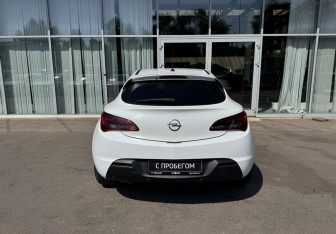 Подержанный автомобиль Opel Astra Hatchback 2014 года (6 фото)