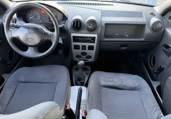 Подержанный автомобиль Renault Logan Sedan 2007 года (9 фото)