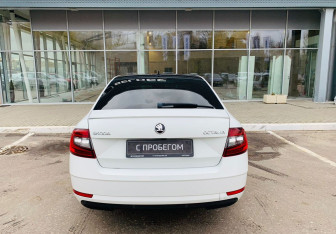 Подержанный автомобиль Skoda Octavia Liftback 2017 года (6 фото)