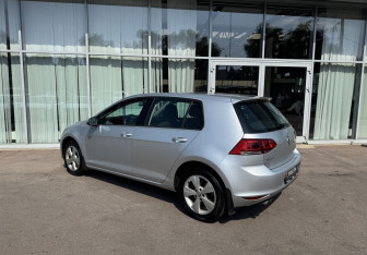 Подержанный автомобиль Volkswagen Golf Hatchback 2013 года (7 фото)