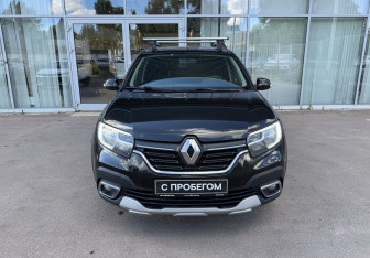 Подержанный автомобиль Renault Sandero 2019 года (2 фото)