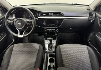Подержанный автомобиль Kia Rio Hatchback 2019 года (10 фото)