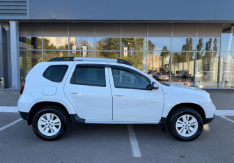 Подержанный автомобиль Renault Duster 2015 года (4 фото)