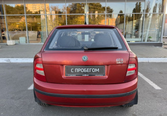 Подержанный автомобиль Skoda Fabia Hatchback 2003 года (6 фото)