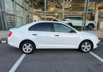Подержанный автомобиль Skoda Rapid Liftback 2015 года (4 фото)