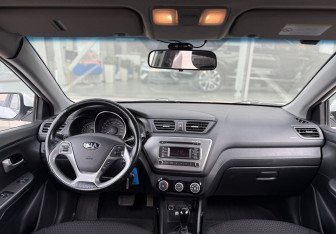 Подержанный автомобиль Kia Rio Hatchback 2016 года (9 фото)
