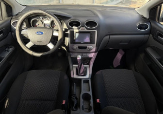 Подержанный автомобиль Ford Focus Sedan 2009 года (9 фото)