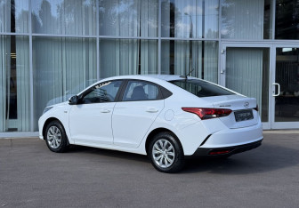 Подержанный автомобиль Hyundai Solaris Sedan 2022 года (7 фото)