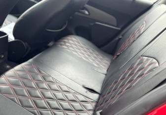 Подержанный автомобиль Chevrolet Cruze Hatchback 2013 года (12 фото)