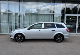 Подержанный автомобиль Opel Astra Wagon 2014 года (8 фото)