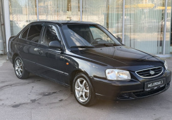 Подержанный автомобиль Hyundai Accent Sedan 2010 года (3 фото)