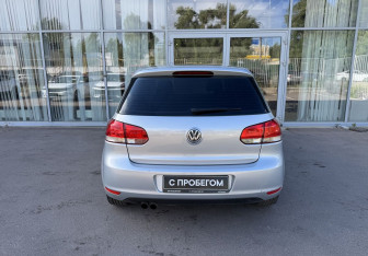 Подержанный автомобиль Volkswagen Golf Hatchback 2012 года (6 фото)
