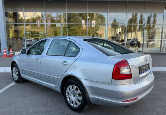 Подержанный автомобиль Skoda Octavia Wagon 2011 года (7 фото)