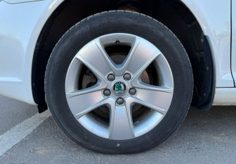 Подержанный автомобиль Skoda Octavia Wagon 2010 года (12 фото)