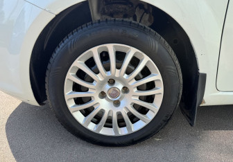 Подержанный автомобиль Fiat Punto Hatchback 2012 года (12 фото)