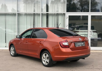Подержанный автомобиль Skoda Rapid Liftback 2017 года (7 фото)