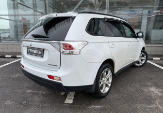 Подержанный автомобиль Mitsubishi Outlander 2013 года (5 фото)