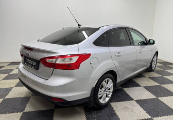 Подержанный автомобиль Ford Focus Sedan 2011 года (5 фото)