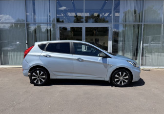 Подержанный автомобиль Hyundai Solaris Hatchback 2011 года (4 фото)