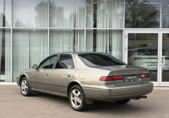 Подержанный автомобиль Toyota Camry Sedan 1999 года (7 фото)