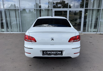 Подержанный автомобиль Peugeot 408 2013 года (6 фото)