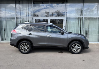 Подержанный автомобиль Nissan X-Trail 2017 года (4 фото)
