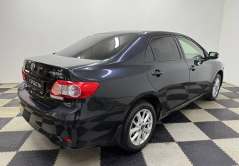 Подержанный автомобиль Toyota Corolla Sedan 2013 года (5 фото)