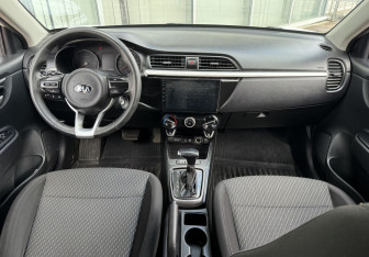 Подержанный автомобиль Kia Rio Hatchback 2018 года (9 фото)