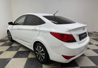 Подержанный автомобиль Hyundai Solaris Sedan 2014 года (7 фото)