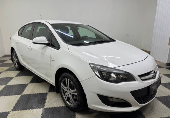 Подержанный автомобиль Opel Astra Sedan 2014 года (3 фото)