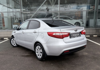 Подержанный автомобиль Kia Rio Sedan 2013 года (7 фото)
